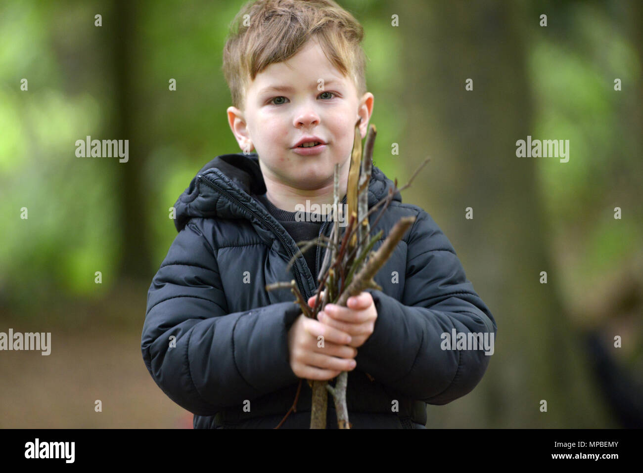 Children at a Forest School - Nature Tots, in Friston Forest, East Sussex. Stock Photo