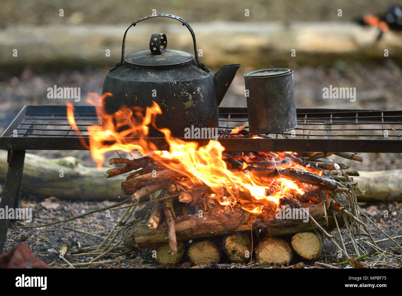 Campfire kettle hi-res stock photography and images - Alamy