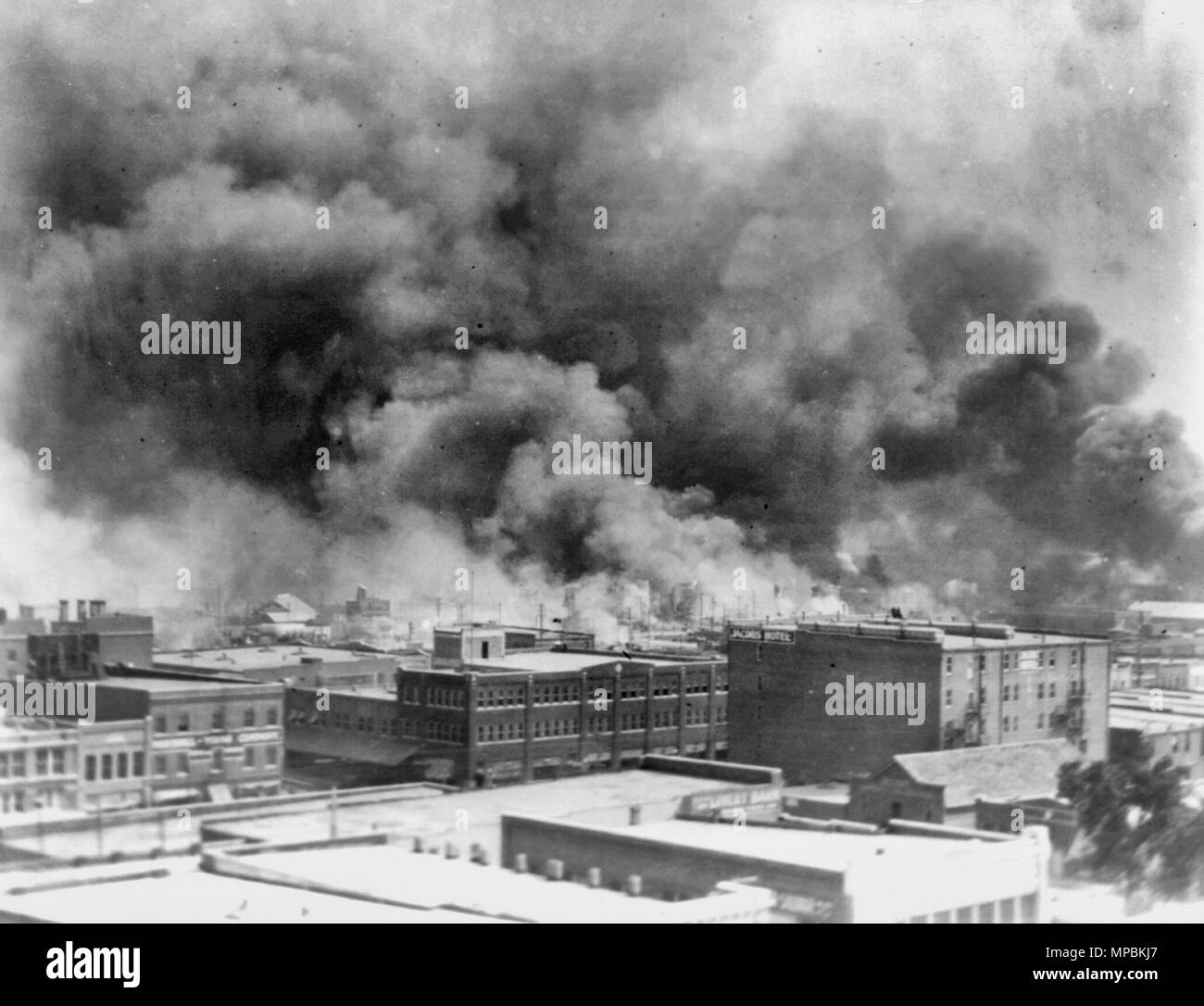 Smoke billowing over Tulsa, Oklahoma during 1921 race riots Stock Photo