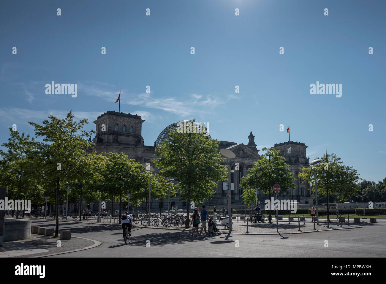 Berlin, Germany.   Reichstag, Platz der Republik, area. 29.08.17, © Peter SPURRIER Leica Camera AG -  LEICA M (Typ 262) Stock Photo