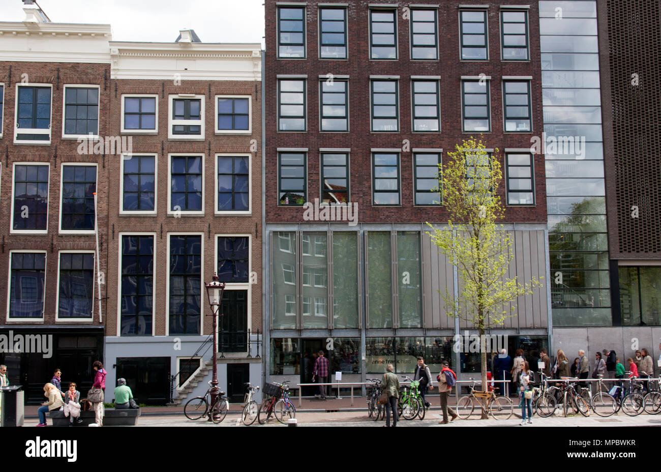 Anne frank merwedeplein statue hires stock photography and images Alamy