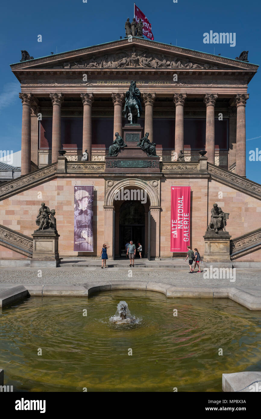 Berlin, Germany.   FriedrichsbrŸcke by Alte Nationalgalerie [National Gallery and grounds. 12:07:05  Wednesday  30.08.17    © Peter SPURRIER, Stock Photo