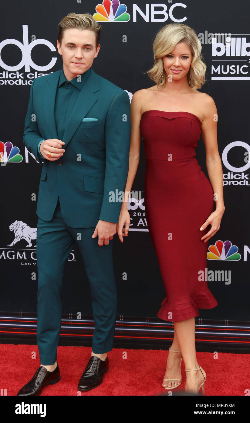Las Vegas, Nevada, USA. 21st May, 2018. Jesse Mccartney and Katie Petersen attend the 2018 Billboard Magazine Music Awards on May 20, 2018 at MGM Grand Arena in Las Vegas, Nevada. Credit: Marcel Thomas/ZUMA Wire/Alamy Live News Stock Photo