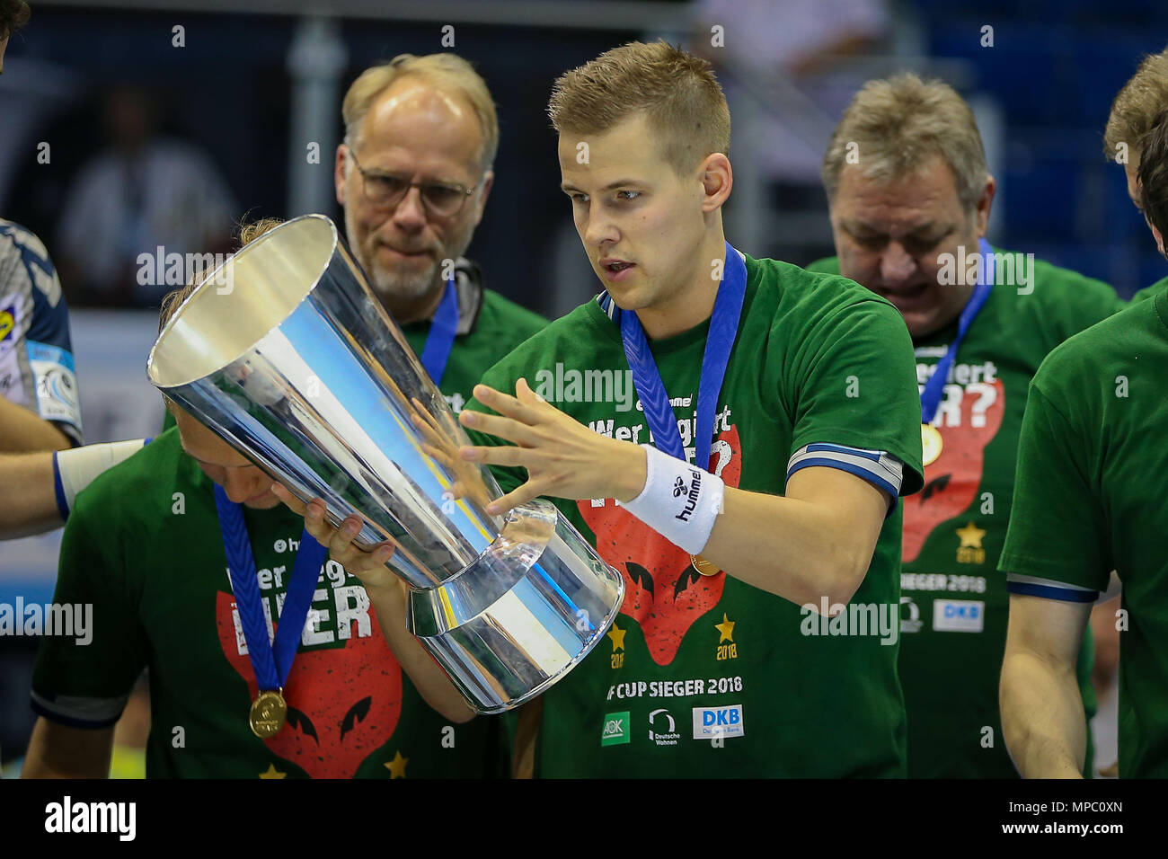 Magdeburg, Deutschland. 20th May, 2018. Magdeburg, Germany May 20, 2018:  EHF Cup Finals - Final - 17/18 - Saint Raphael Var. Fuechse Berlin Bjarki  Mar Elisson (Fuechse Berlin) #with the EHF Cup