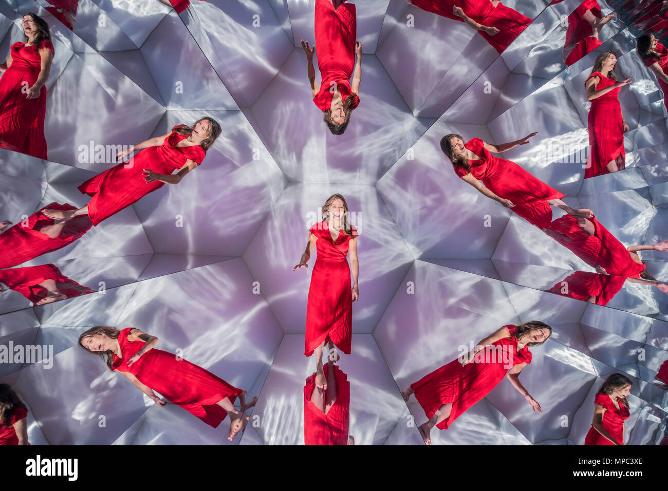 London, UK. 22nd May, 2018. A Piece of Sky by Swiss Architect and Designer Stephan Huerlemann is the Sky-Frame installation in St James Churchyard - Outdoor installations for Clerkenwell Design Week, which starts today. Credit: Guy Bell/Alamy Live News Stock Photo