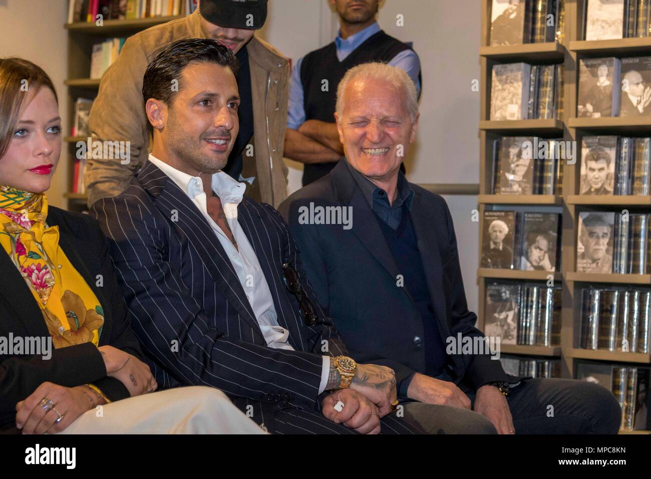 Milan, Italy. 22nd May, 2018. Fabrizio Corona and Vip at the presentation  of the book by Gabriele Parpiglia "#laportadelcuore" in the picture: Fabrizio  Corona Santo Versace Le Donatella Credit: Independent Photo Agency/Alamy