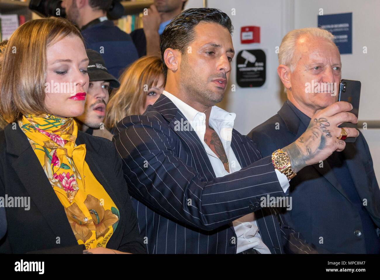 Milan, Italy. 22nd May, 2018. Fabrizio Corona and Vip at the presentation  of the book by Gabriele Parpiglia "#laportadelcuore" in the picture:  Fabrizio Corona Santo Versace Le Donatella Credit: Independent Photo  Agency/Alamy