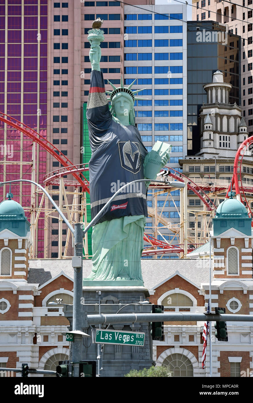 Las Vegas, Nevada, USA. 22nd May, 2018. New York-New York Hotel & Casino's  half-size replica of the Statue of Liberty wears a 600-pound vinyl Vegas  Golden Knights jersey on May 22, 2018