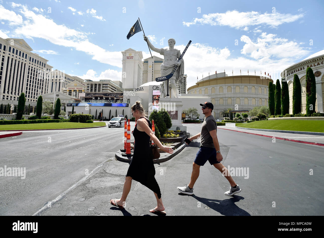 Caesars Palace statue shows support for Golden Knights — PHOTOS, Golden  Knights/NHL