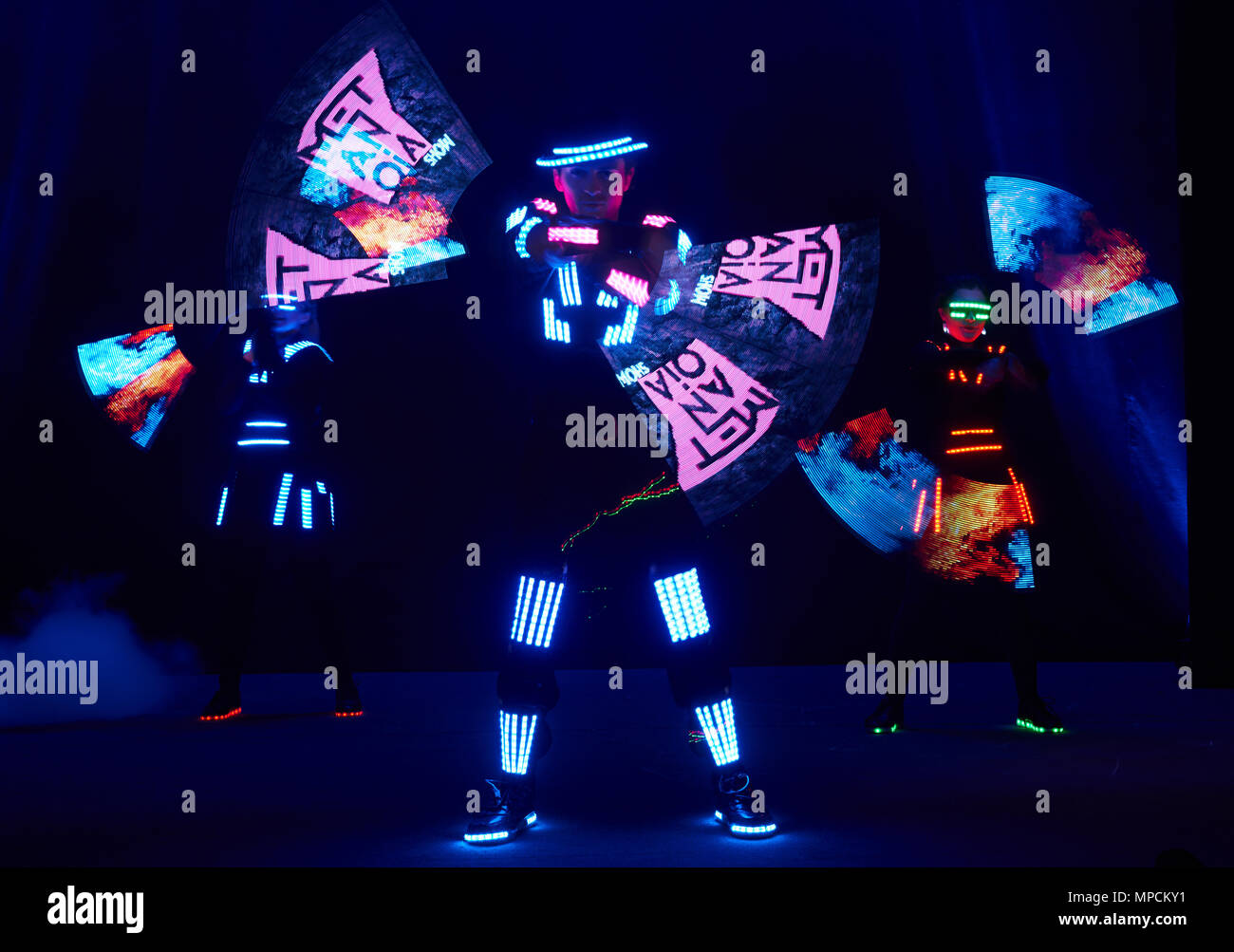 In Suits Led Laser LampVery Show PerformanceDancers With PXTOkZiu