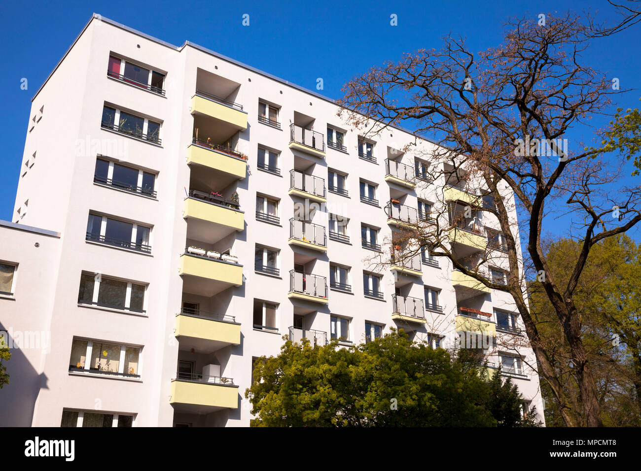 Germany, Cologne, apartment house on the Rennbahn street in the district Weidenpesch.  Deutschland, Koeln, Mehrfamilienhaus an der Rennbahnstrasse in  Stock Photo