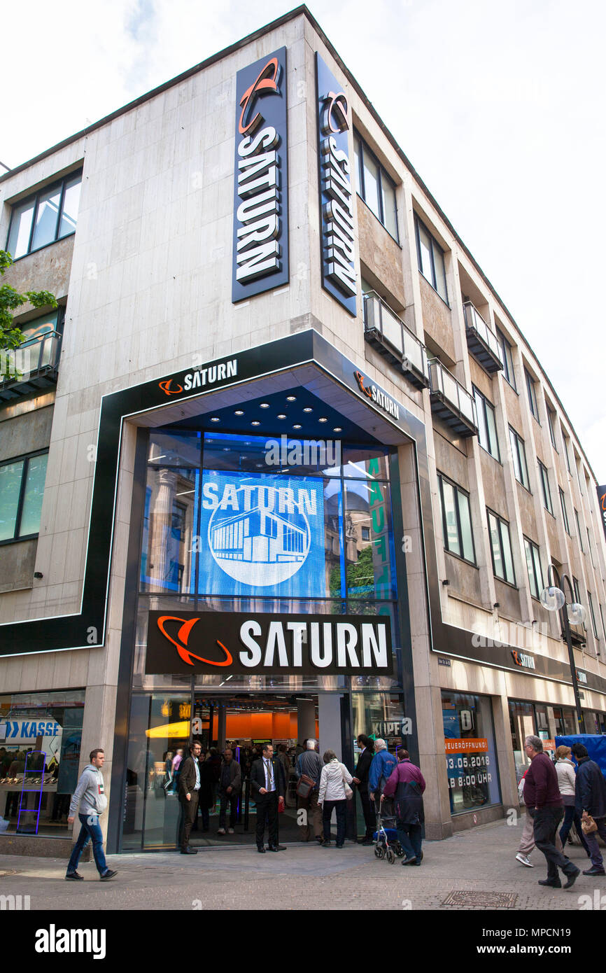 Germany, Cologne, the electronics store Saturn on the shopping street Hohe  Strasse. Deutschland, Koeln, der Elektrofachmarkt Saturn in der Fussgaenge  Stock Photo - Alamy