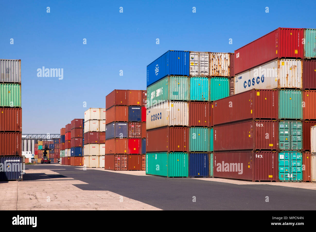 Germany, Cologne, the container terminal of the Rhine harbour in the town district Niehl.  Deutschland, Koeln, Container-Terminal im Niehler Hafen. Stock Photo