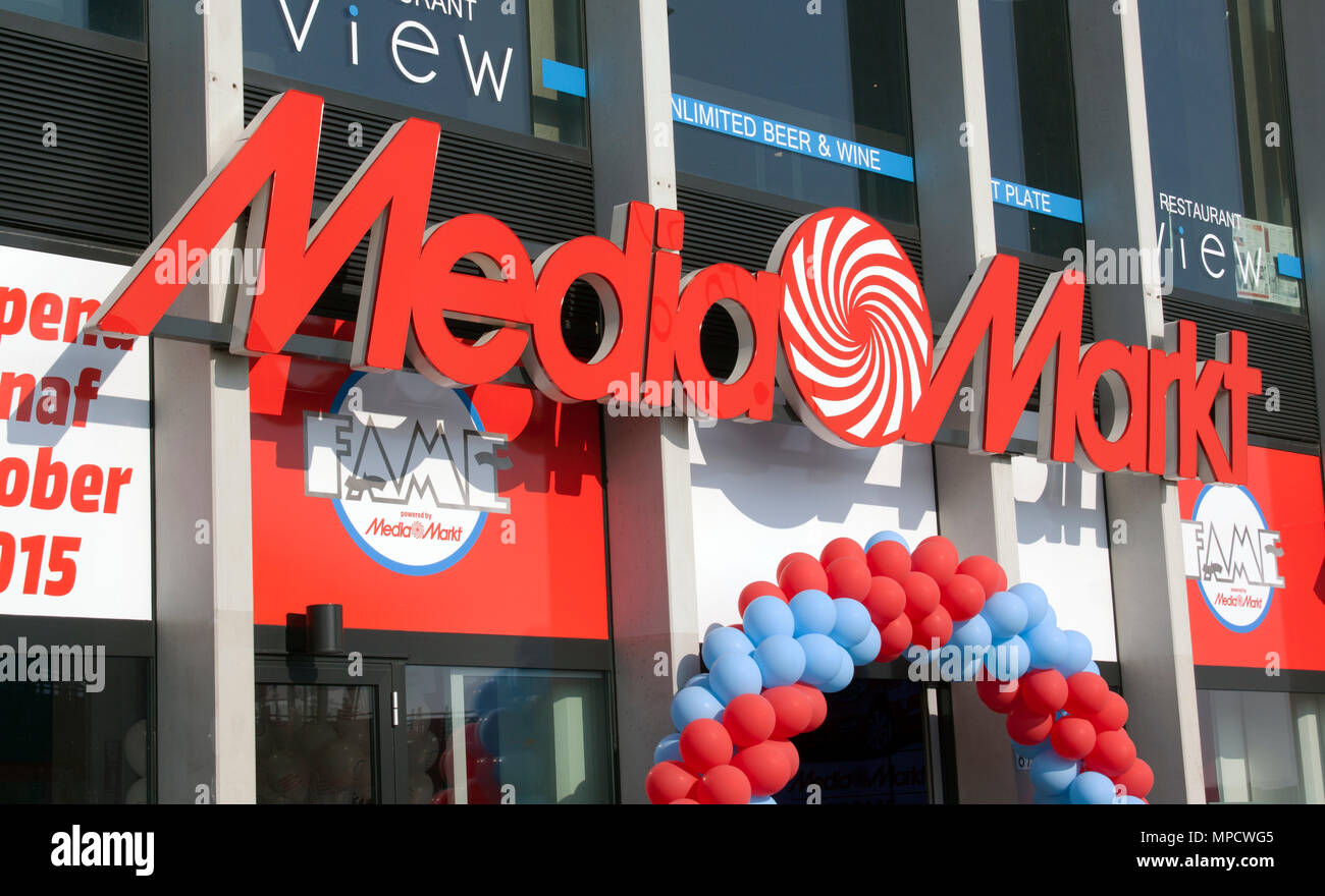 AMSTERDAM, NETHERLANDS - JULY 8, 2017: People walk by Media Markt store in  Amsterdam. Media Markt is the largest consumer electronics store chain in E  Stock Photo - Alamy