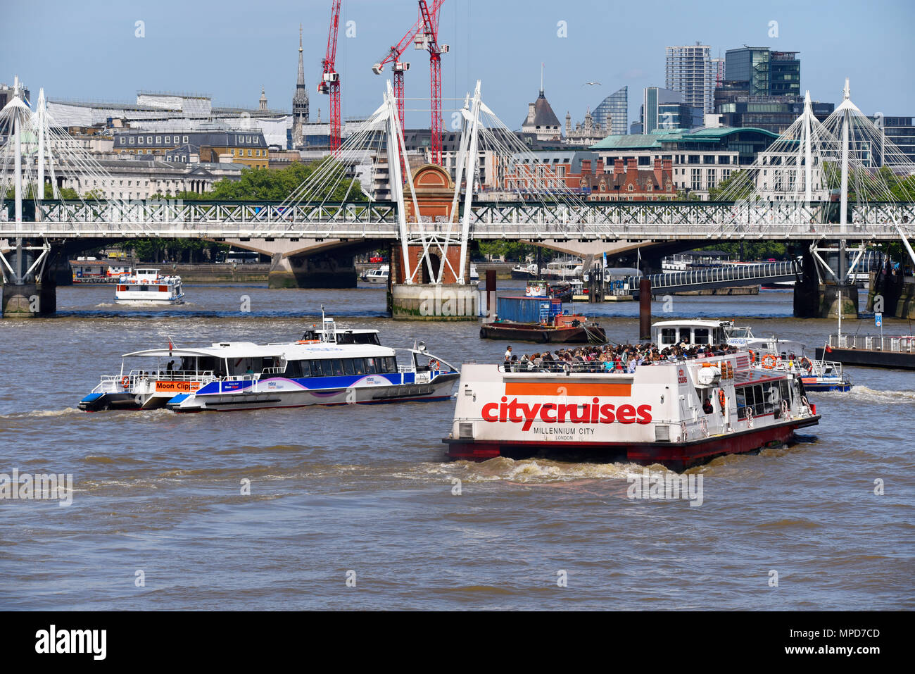 River Traffic On River Thames London Uk City Cruises And Mbna Thames Clippers River Buses