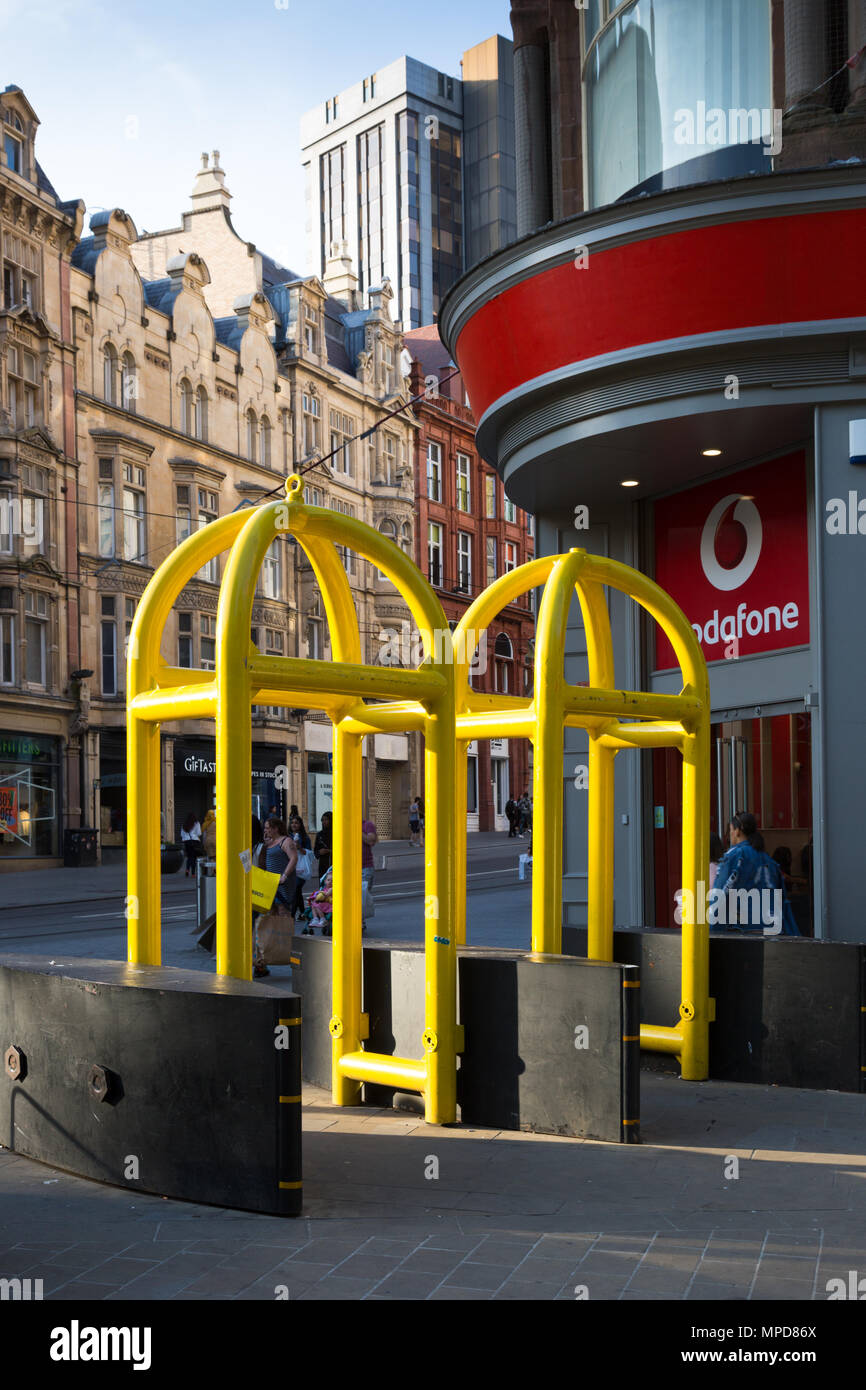security-barriers-on-new-street-and-corporation-street-birmingham-uk-MPD86X.jpg