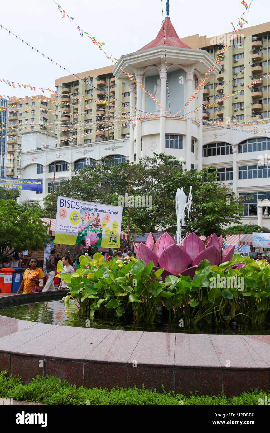Fountain Inside The Compaund Of Maha Vihara Buddhish Temple Kuala Lumpur Malaysia On Wesak Day Stock Photo Alamy