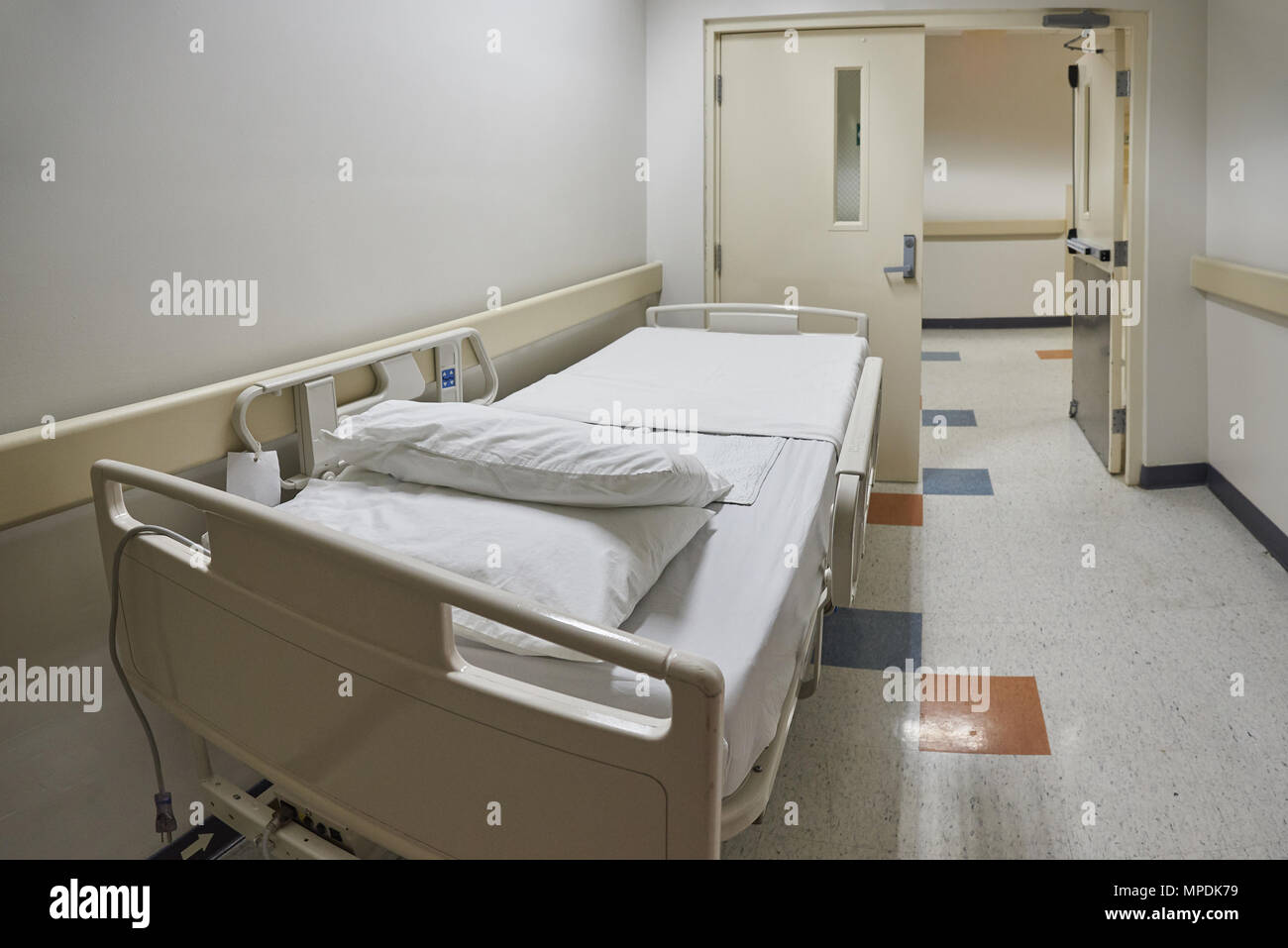 Clean hospital bed in coridor. Empty modern clinic bed Stock Photo Alamy