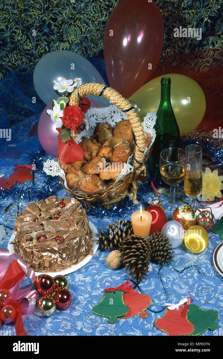 Christmas ornaments balls basket hires stock photography and images