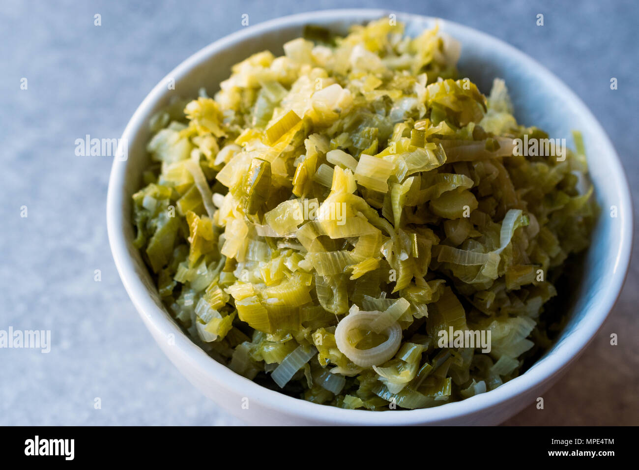 Fried Leek Slices in a bowl. Organic Food Stock Photo - Alamy