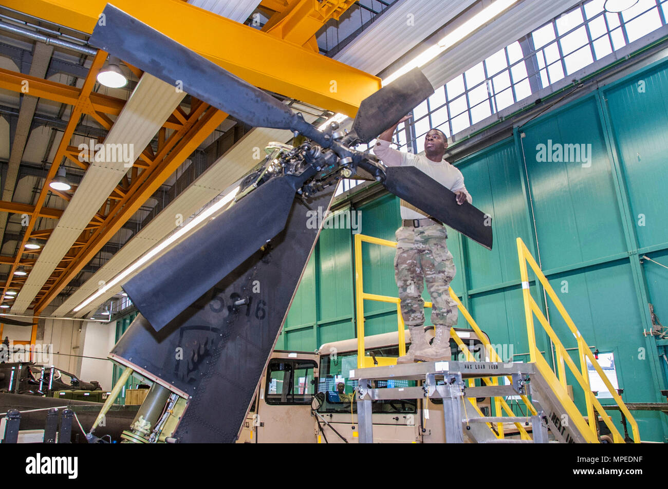 Apache rotor system hi-res stock photography and images - Alamy