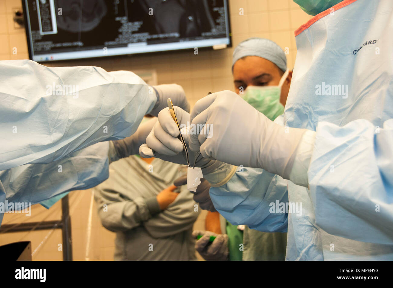 The first knee cartilage surgery using a new implant, a membrane with