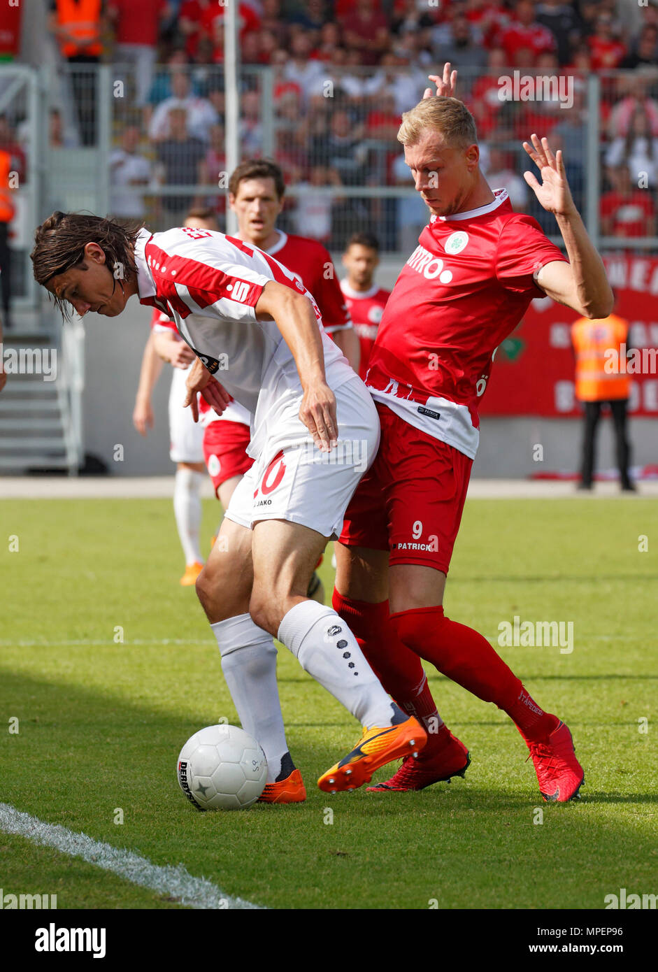 sports, football, Lower Rhine Cup, 2017/2018, final, Rot-Weiss Oberhausen vs Rot Weiss Essen 2:1, Stadium Niederrhein Oberhausen, scene of the match, Philipp Zeiger (RWE) left, right Philipp Goedde (RWO) Stock Photo