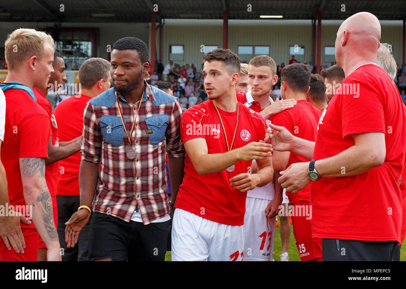 sports, football, Lower Rhine Cup, 2017/2018, final, Rot-Weiss Oberhausen vs Rot Weiss Essen 2:1, Stadium Niederrhein Oberhausen, winners and losers, Oberhausen players cordon to the beaten team of Essen, disappointment and frustration at f.l.t.r. Roussel Ngankam (RWE), Tolga Cokkosan (RWE), Nico Lucas (RWE) Stock Photo