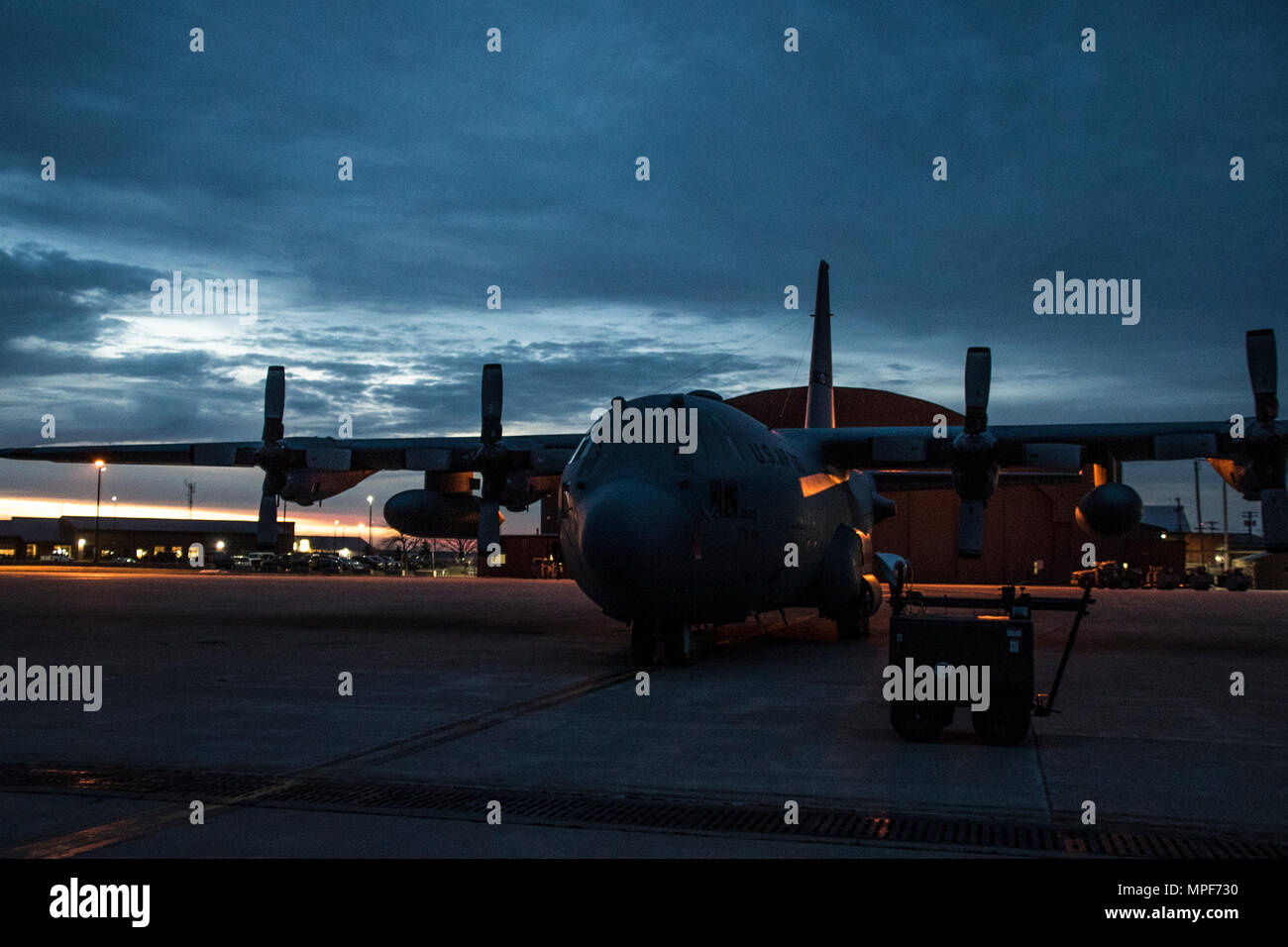 179th Airlift Wing Maintenance members begin work on the fleet of C-130H Hercules as the sun rises, Feb. 21, 2017, at the 179th Airlift Wing, Mansfield, Ohio.  The 179th Airlift Wing is always on mission to be the first choice to respond to community, state and federal missions with a trusted team of highly qualified Airmen. (U.S. Air National Guard photo by 1st Lt. Paul Stennett/Released) Stock Photo