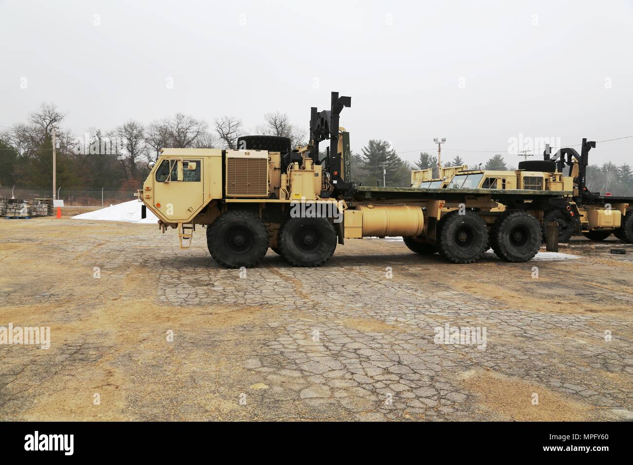 Palletized load system m1075a1 hi-res stock photography and images - Alamy