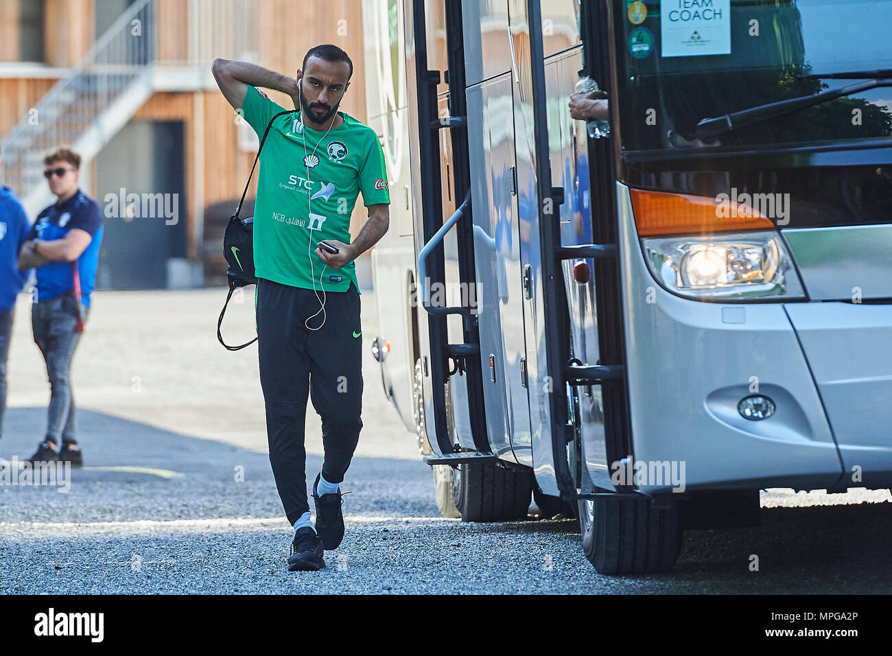 Bad Ragaz, Switzerland. 23rd May 2018. The national football team of Saudi Arabia arrives at the venue for a training session on the sports field Ri-Au in Bad Ragaz. The team around president Adel Ezzat and coach Juan Antonio Pizzi is staying in Bad Ragaz for two and a half weeks in prepararation of the FIFA World Cup final tournament in Russia. Credit: Rolf Simeon/Alamy Live News Stock Photo