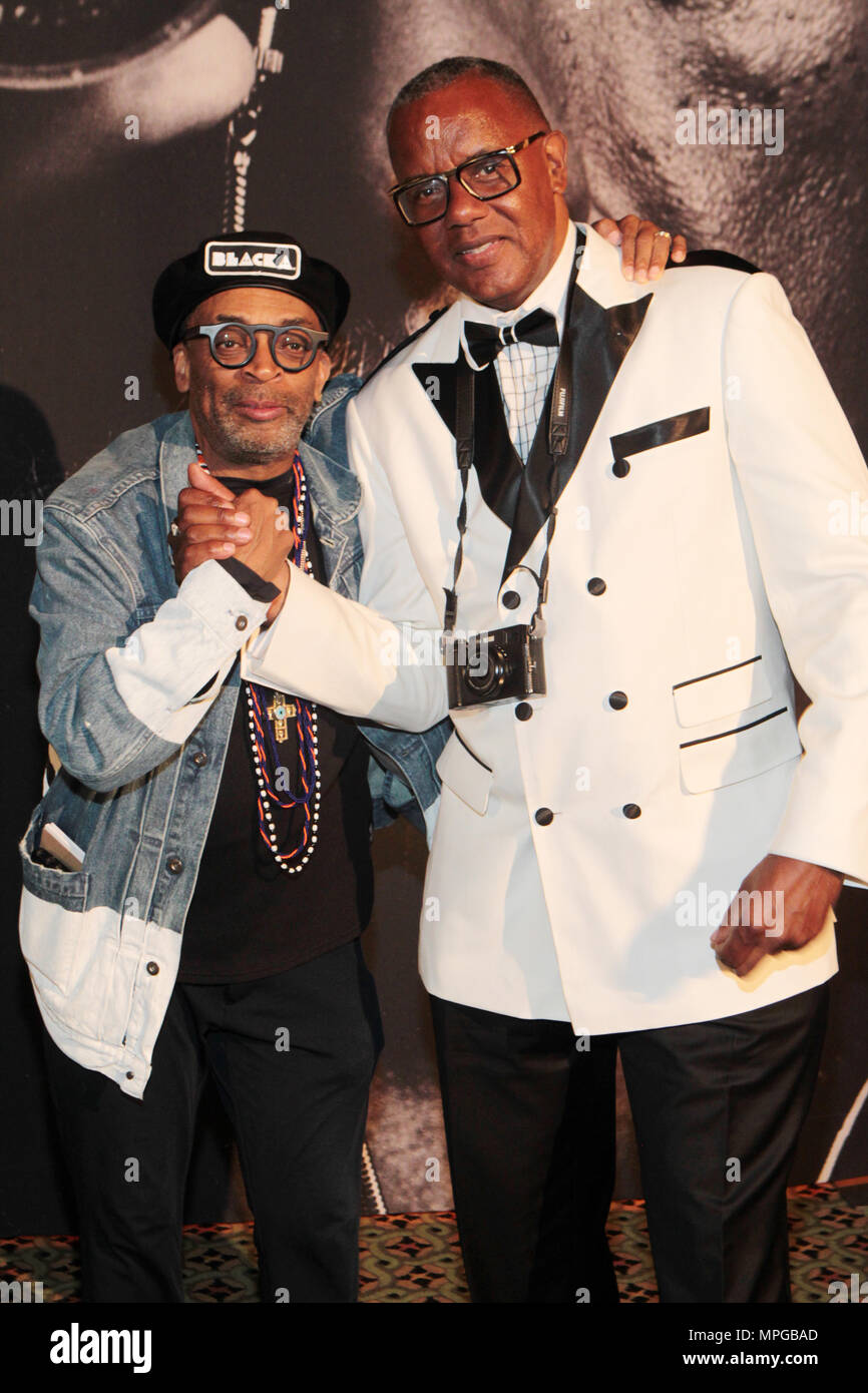 New York, NY, USA. 22nd May, 2018. (L-R) Director Spike Lee & Documentary Photographer Jamel Shabazz (Honoree) attends the Gordon Parks Foundation Awards Dinner & Auctionn: Celebrating the Arts & Humanitarianism held at Cipriani 42nd Street on May 22, 2018 in New York City. Credit: Mpi43/Media Punch/Alamy Live News Stock Photo