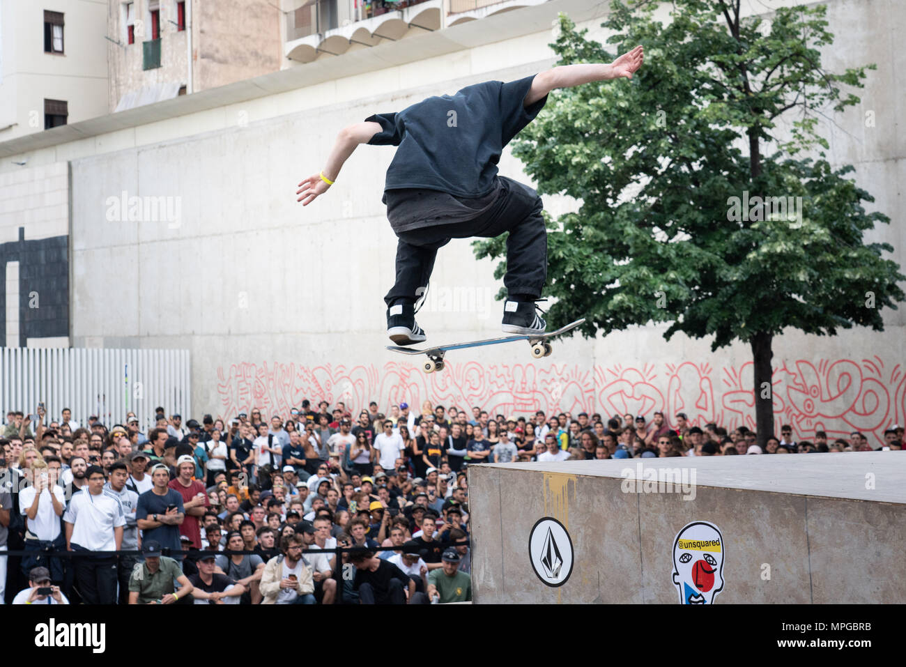 Pebish Vlek Eenzaamheid MACBA Museum, Barcelona, Catalonia, Spain, 23 May 2018 Thousands of  skateboard enthusiasts turned up to watch the 'Back To The 4' skateboard  competition at MACBA Museum in Barcelona. Skateboarding stars performed  dangerous