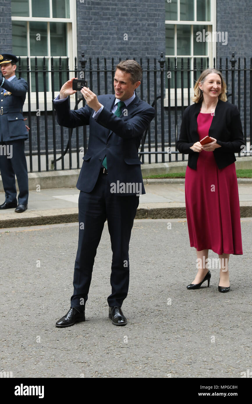 London, UK. 23rd May, 2018. Defense Minister Gavin Williamson poses with RAF Red Arrow  to Celebrate 100 Years of RAF at Downing Street, Central London.    May 23rd 2018 Credit: Martin Evans/Alamy Live News Stock Photo