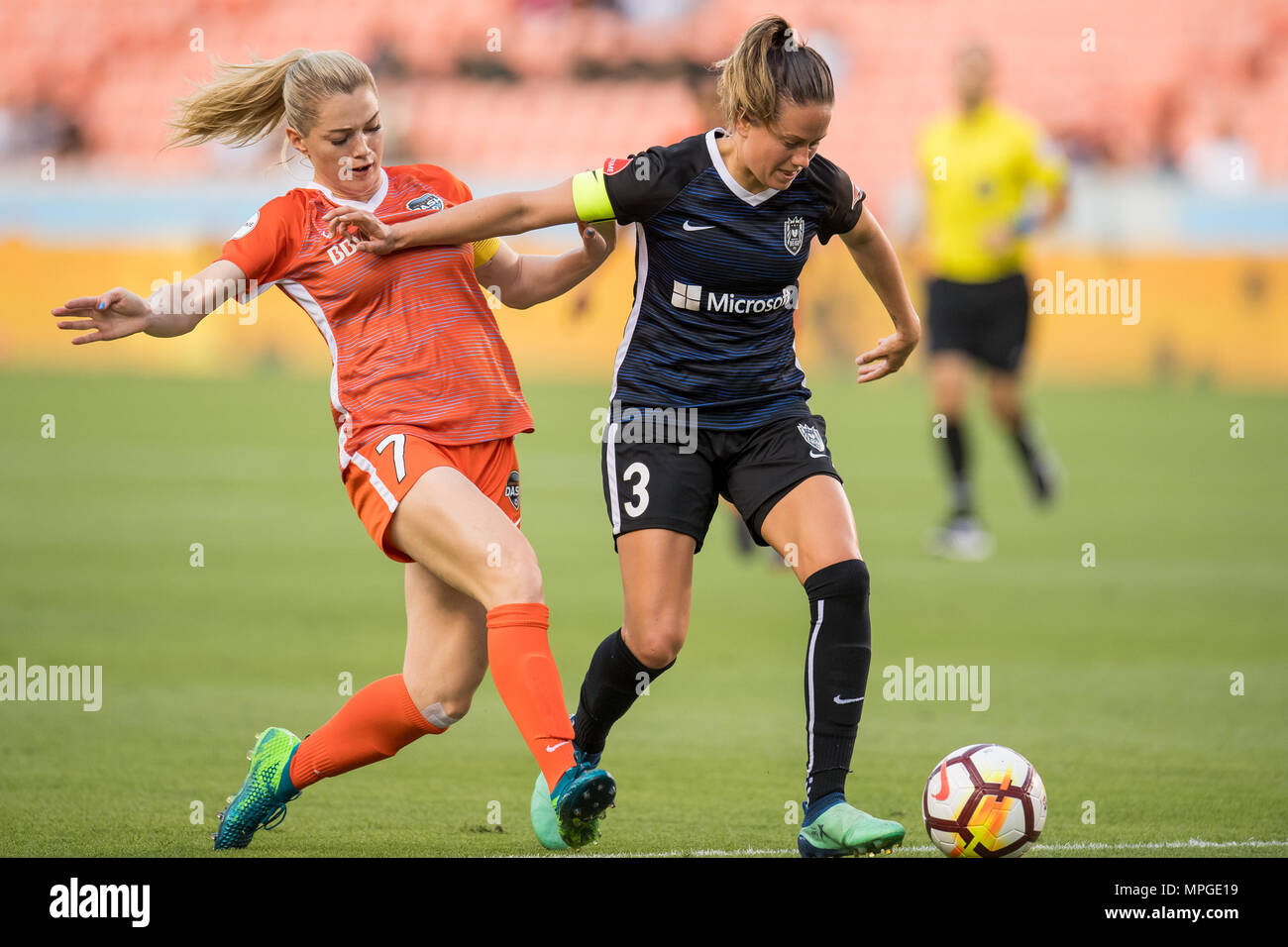 Houston, TX, USA. 23rd May, 2018. Seattle Reign FC defender Lauren Barnes (3) controls the ball in front of Houston Dash forward Kealia Ohai (7) during a NWSL soccer match between the Houston Dash and the Seattle Reign at BBVA Compass Stadium in Houston, TX. The Dash won 2 to 1.Trask Smith/CSM/Alamy Live News Stock Photo