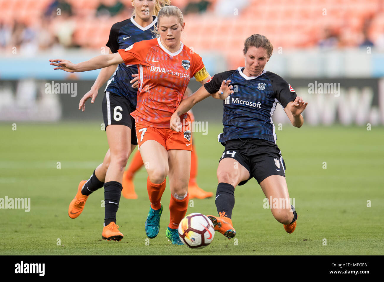 Houston, TX, USA. 23rd May, 2018. Houston Dash forward Kealia Ohai (7) and Seattle Reign FC defender Alyssa Kleiner (24) battle for the ball during a NWSL soccer match between the Houston Dash and the Seattle Reign at BBVA Compass Stadium in Houston, TX. The Dash won 2 to 1.Trask Smith/CSM/Alamy Live News Stock Photo