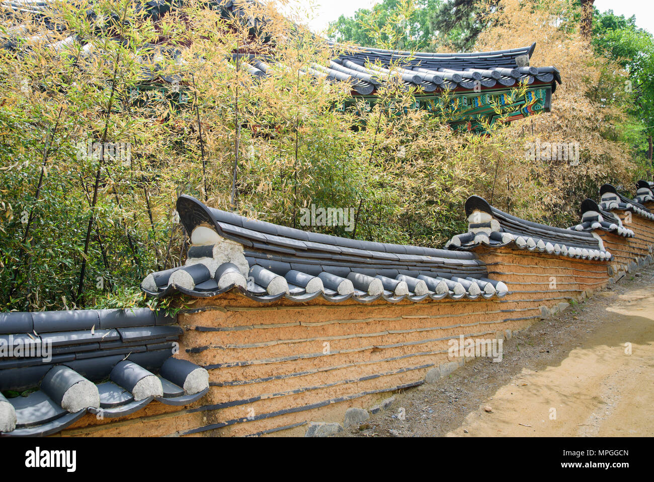 Korean traditional wall in Seoul Stock Photo Alamy