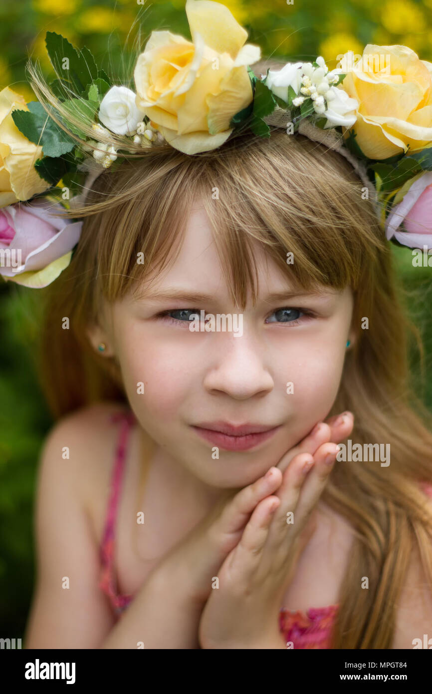 6 year old girl posing hi-res stock photography and images - Alamy