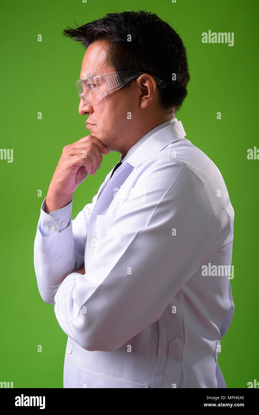 Side view asian man scientist hi-res stock photography and images - Alamy