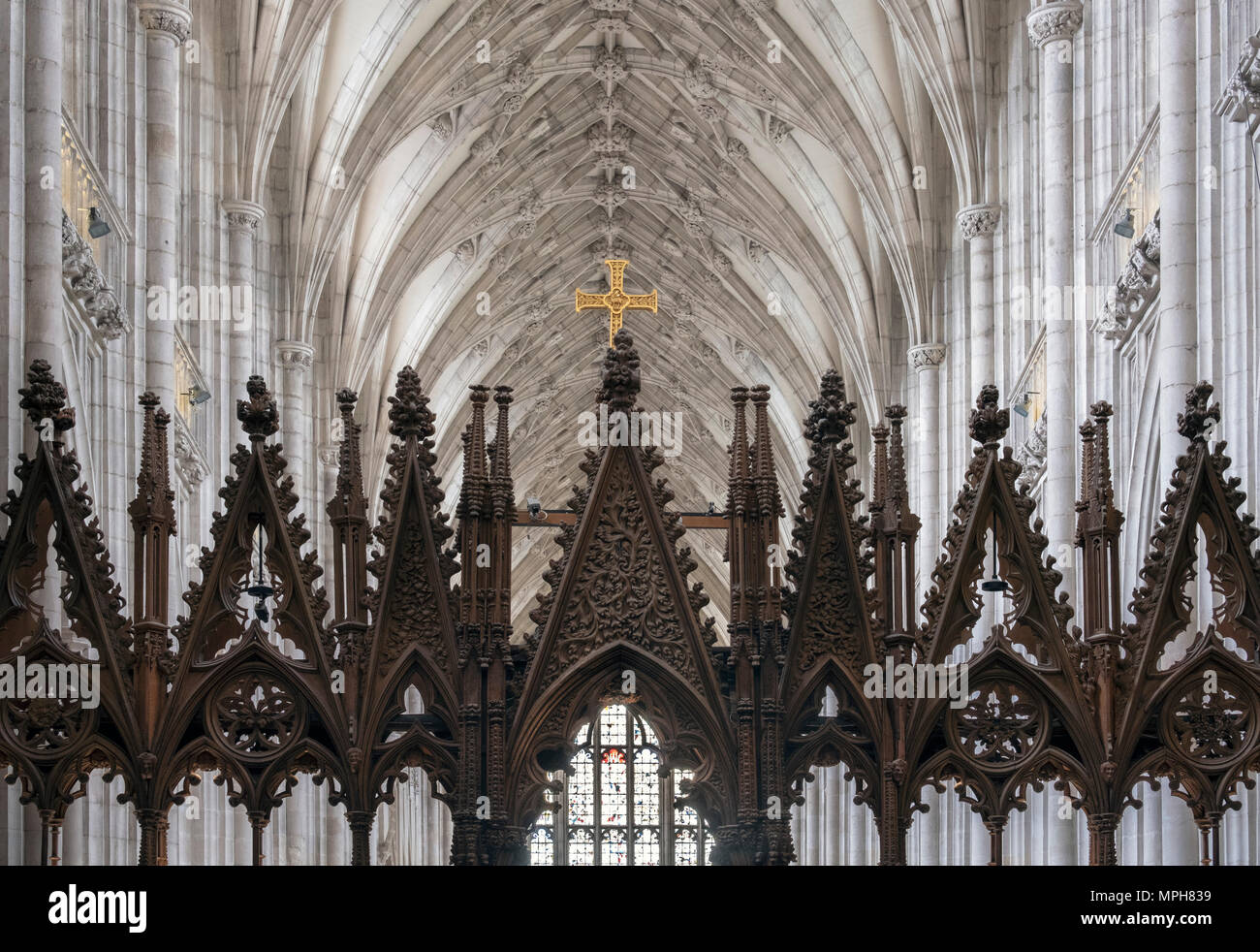 Winchester, Cathedral, Blick aus dem Chor nach Osten mit Chorgestühl,  Lettner Stock Photo - Alamy