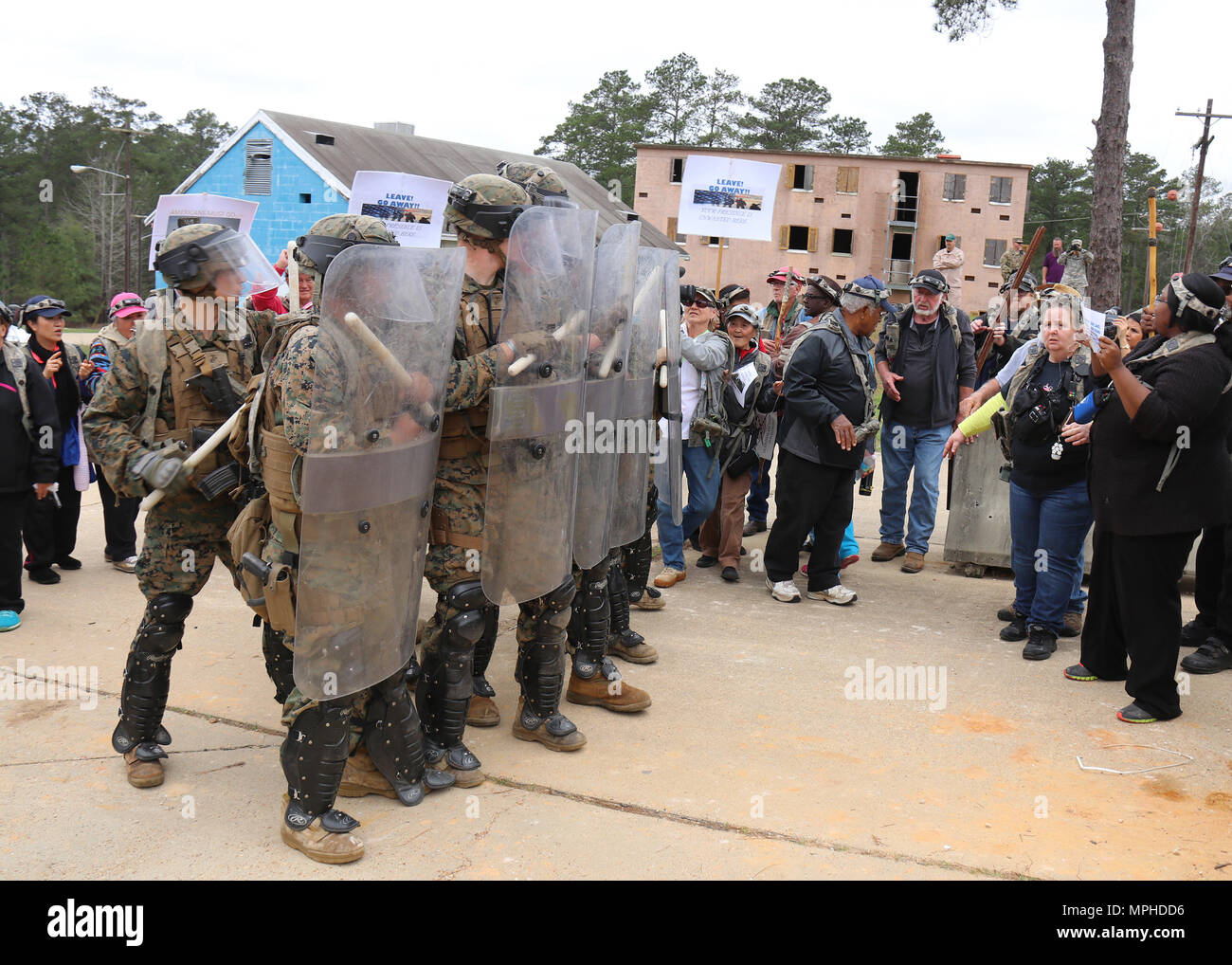 Defensive Riot Formations Liaison maneuvers hi-res stock photography and images - Alamy