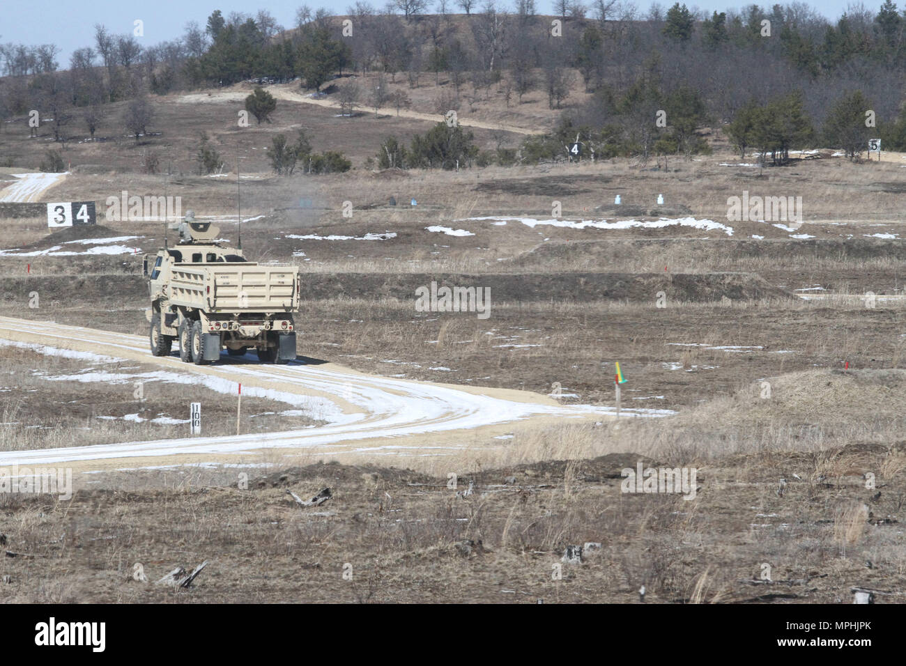 U.S. Army Reserve Soldiers with 327th Engineer Company, 416th Theater ...