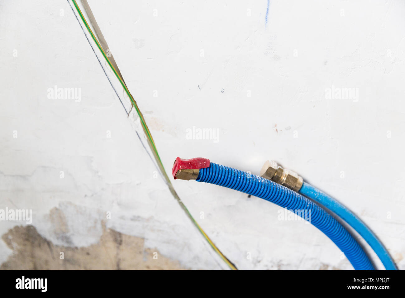 Water pipes made of polypropylene PEX in the wall, plumbing in the