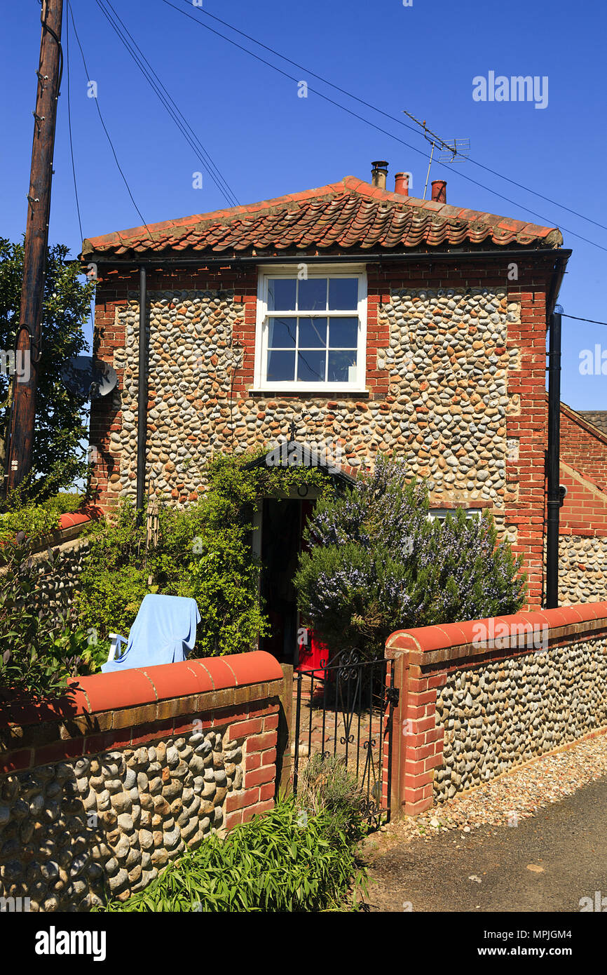 Small Flintstone Cottage in Knapton village, Norfolk, England, UK Stock Photo