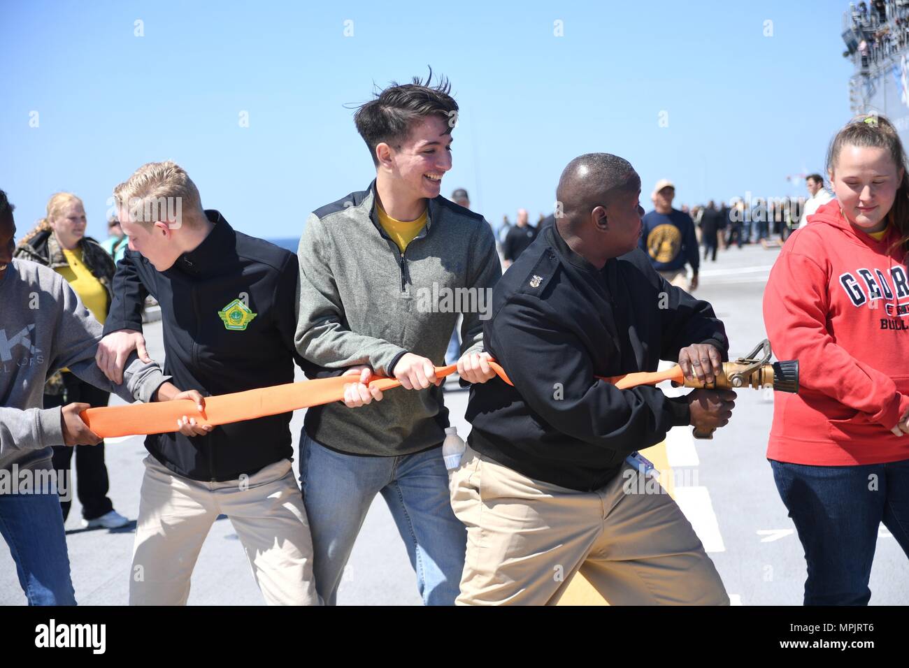ATLANTIC OCEAN (March 19, 2017) Master Chief Aviation Boatswain’s Mate Glen Newbins
