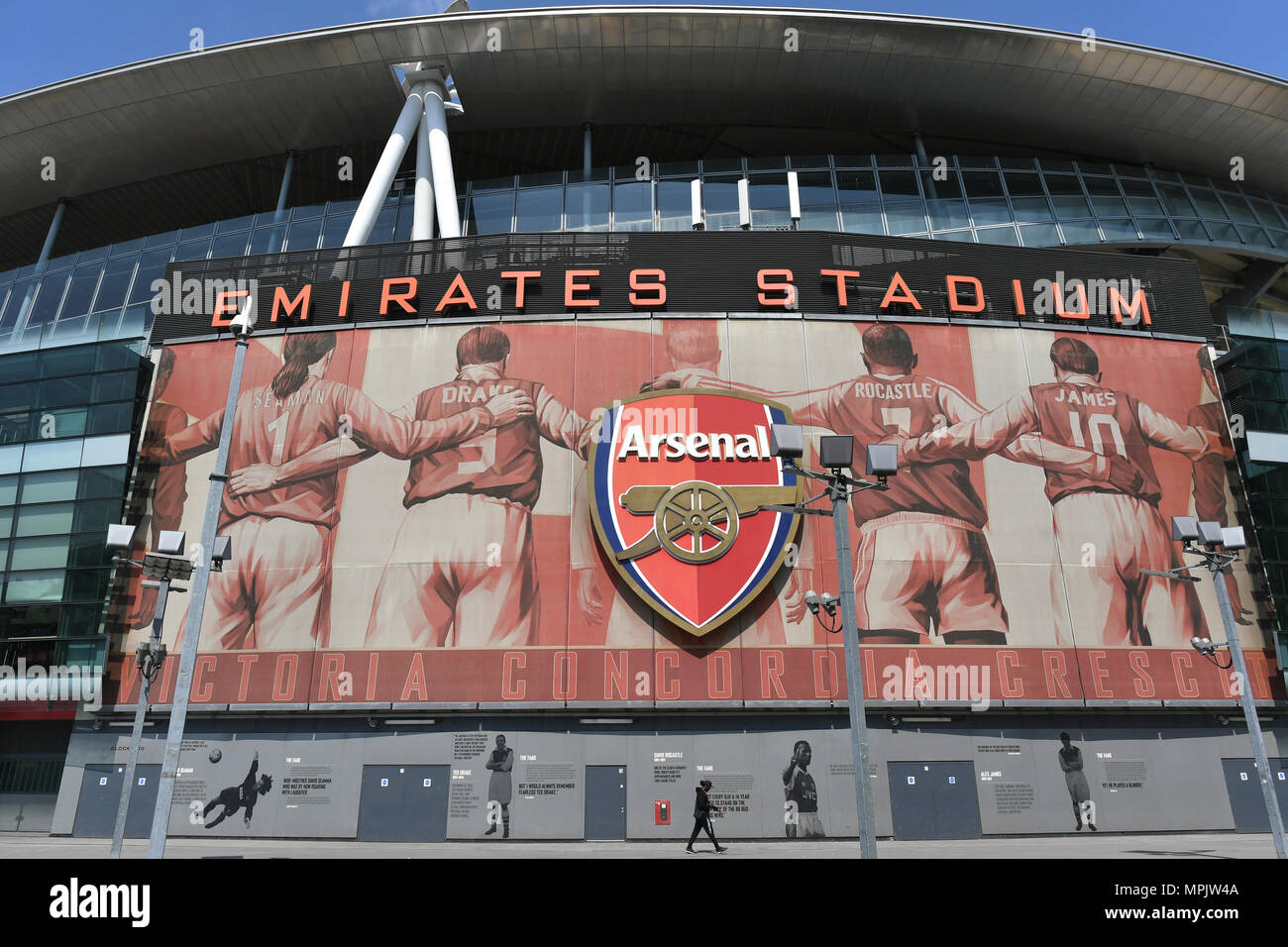 London stadium outside general view hi-res stock photography and images ...