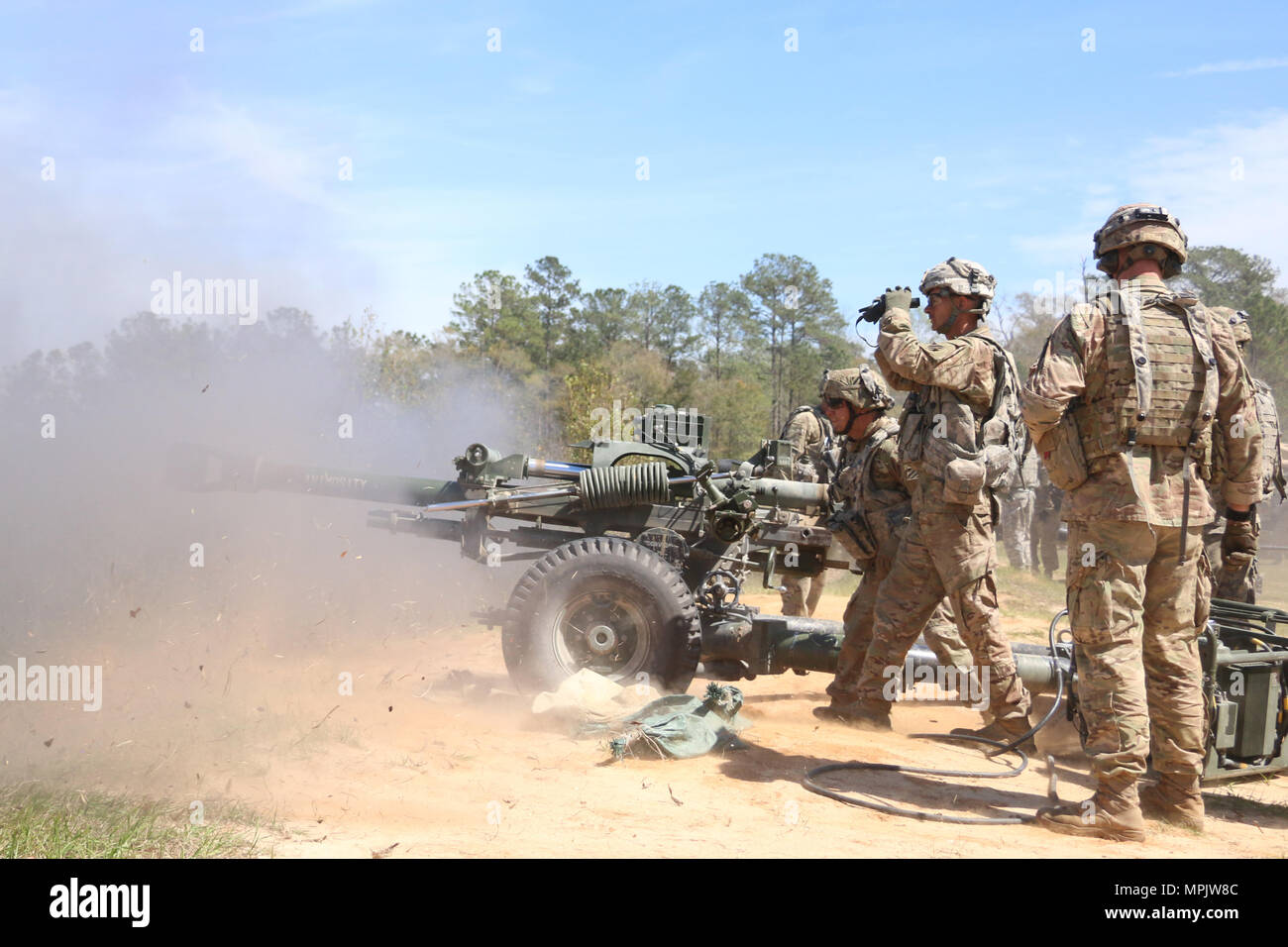 Artillerymen with Alpha Battery, 1st Battalion, 9th Field Artillery ...