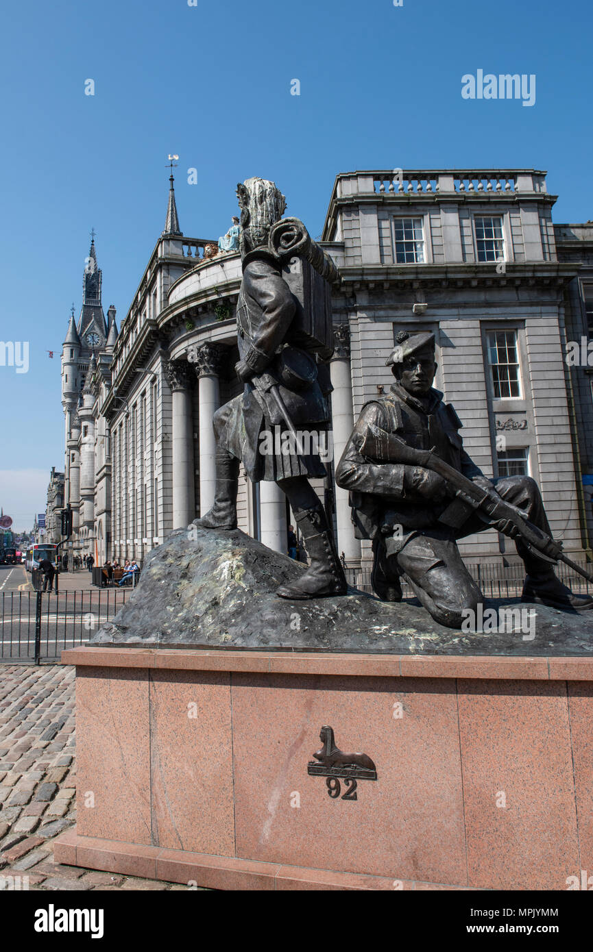 United Kingdom, Scotland, Aberdeen, historic Old Aberdeen. Monument to The Gordon Highlanders statue. Stock Photo