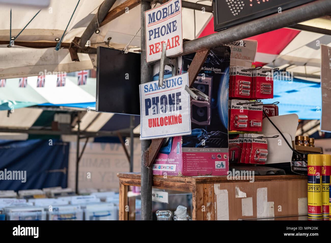 Mobile phone cover stall hires stock photography and images Alamy