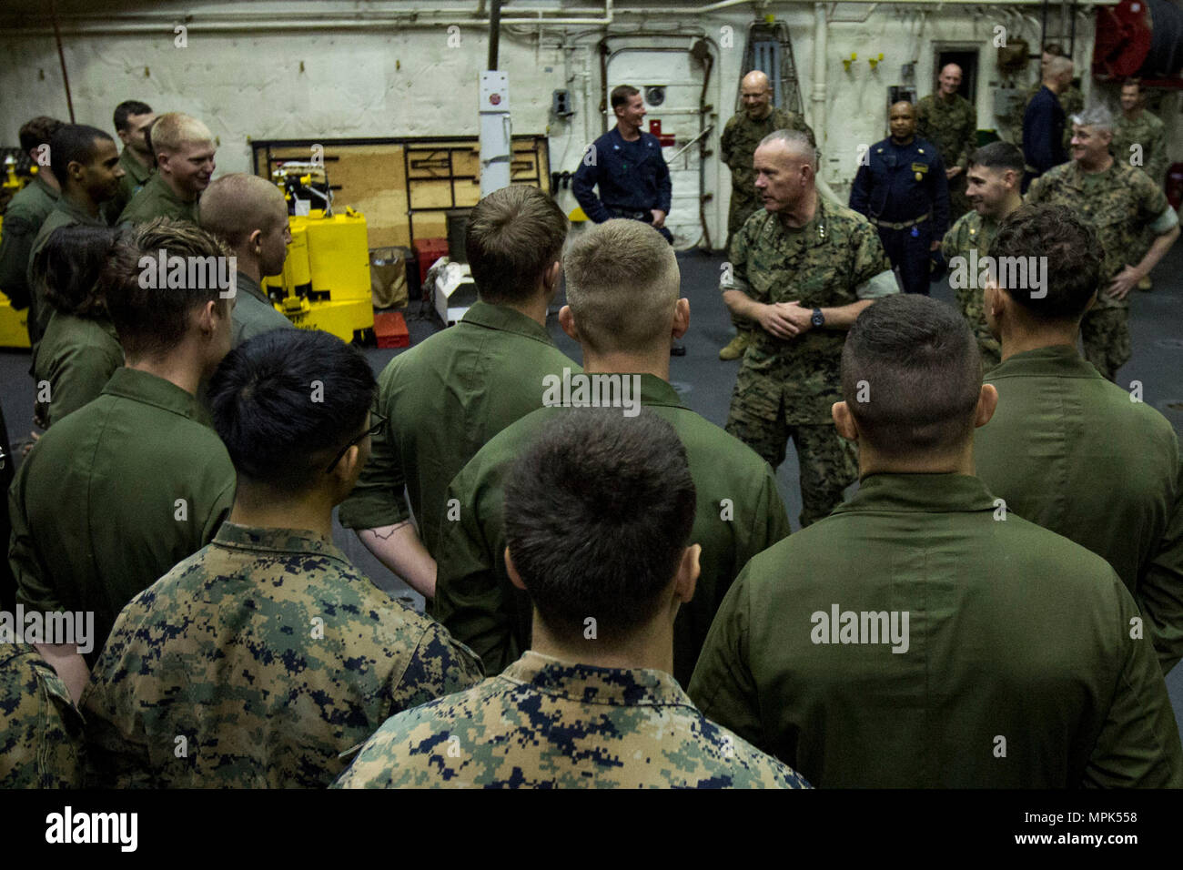Lt. Gen. Lawrence D. Nicholson, commanding general of III Marine Expeditionary Force, speaks to Marines and Sailors of VMM-262 (Rein.), 31st Marine Expeditionary Unit, in the hangar bay of the USS Green Bay (LPD 20), underway in the Pacific Ocean, March 21, 2017. Nicholson met with Marines and Sailors of the 31st MEU, a III MEF component currently aboard ships of the Bonhomme Richard Amphibious Ready Group. As the Marine Corps' only continuously forward-deployed unit, the 31st MEU air-ground-logistics team provides a flexible force, ready to perform a wide range of military operations, from li Stock Photo